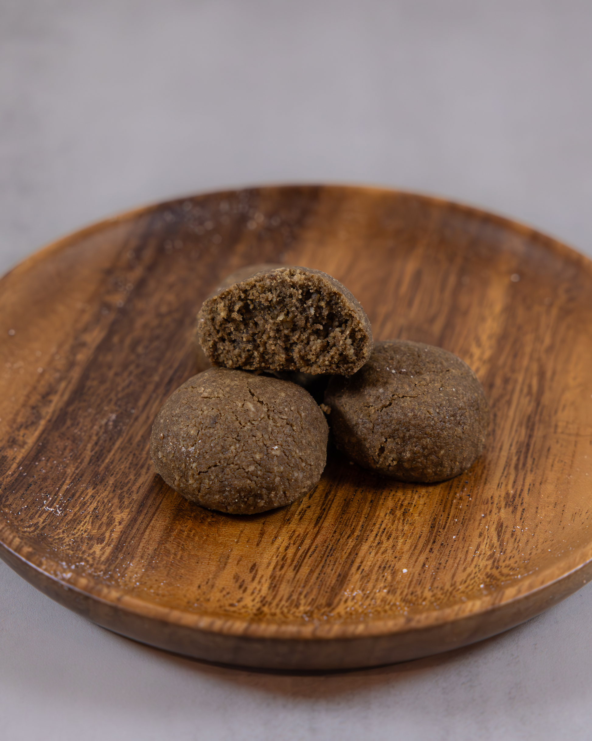 Da Hong Pao with figs snowball cookies by Okaeri Bakery in London.
Rich tea flavour 