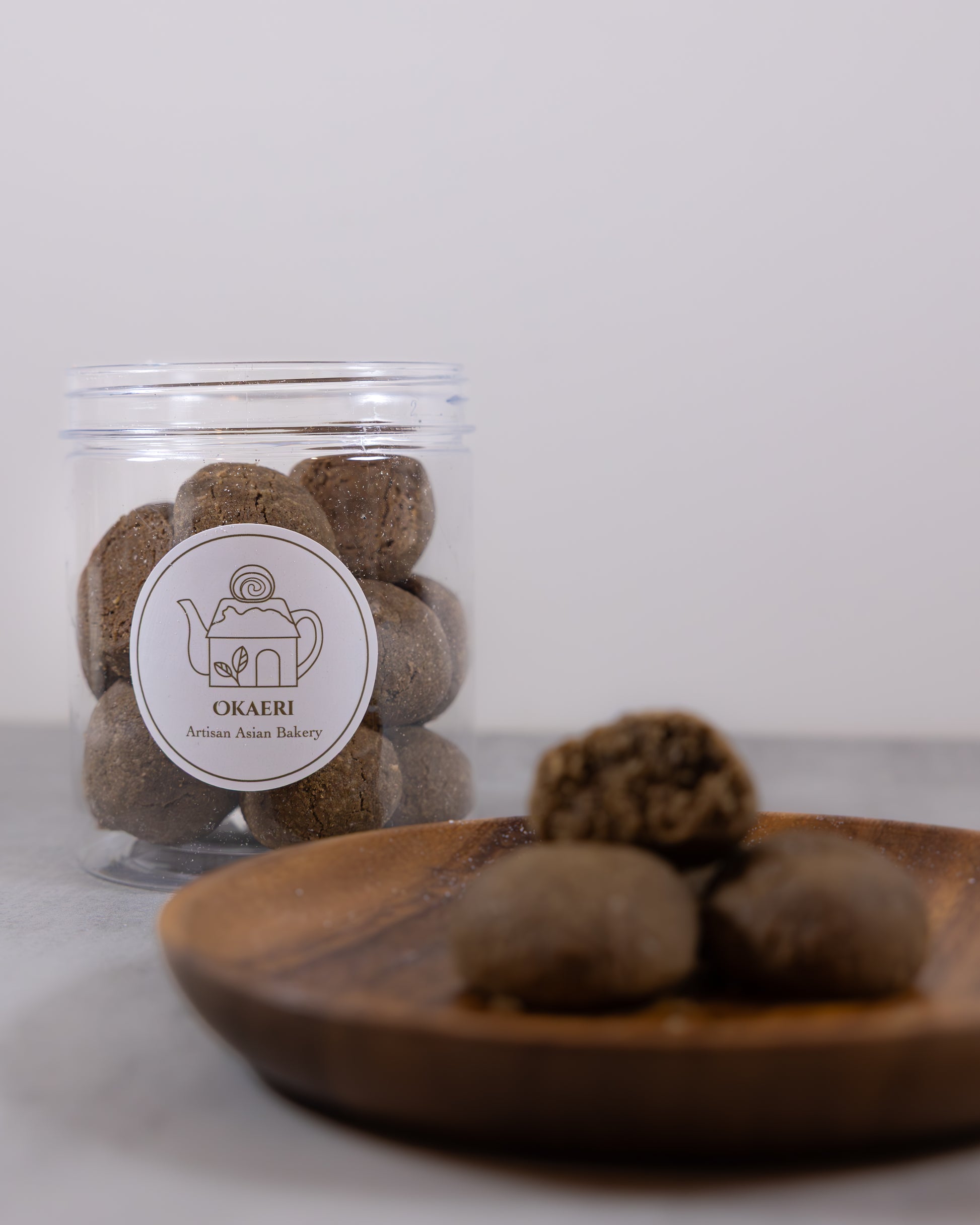 Da Hong Pao with figs snowball cookies by Okaeri Bakery in London.
Rich tea flavour 